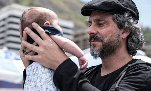Foto de José Alfredo com o neto, em Resumos de Império
