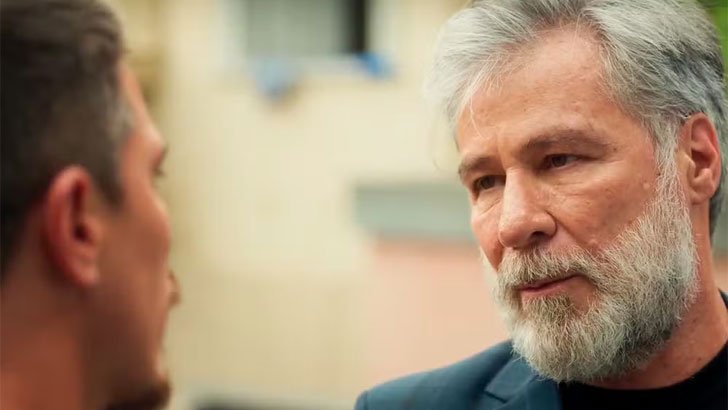 Fuzuê: César manda Julião plantar a arma que usou Foto em Fuzuê: César manda Julião...