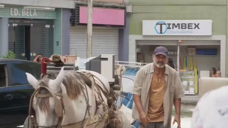 Foto em Elas por Elas: Grávida, Ísis é salva