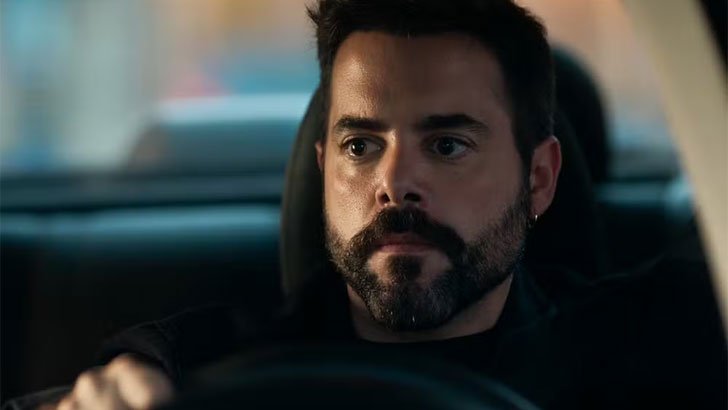 Fuzuê: Rui morre atropelado ao fugir da polícia Foto em Fuzuê: Rui morre atropelado