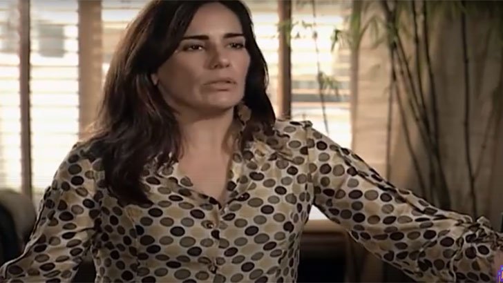 (Foto: Reprodução/TV Globo/Paraíso Tropical) Foto em Paraíso Tropical: Lúcia aceita proposta...