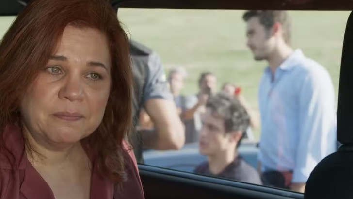 Foto em Elas por Elas: Helena é presa