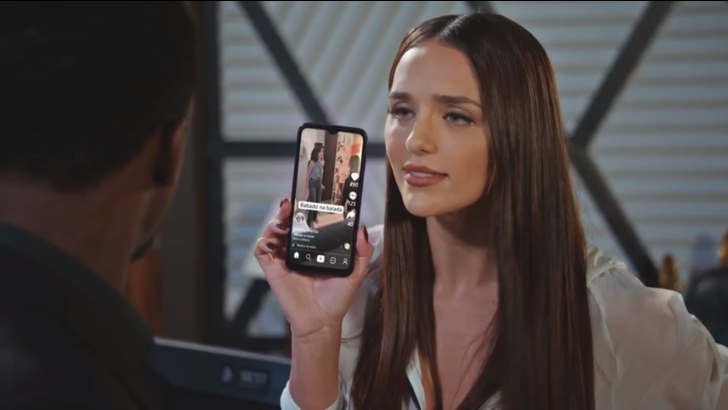 (Foto: TV Globo/Família é Tudo) Foto em Família É Tudo: Jéssica livra Electra