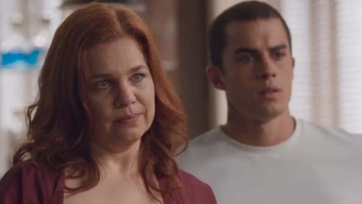 Elas por Elas: Encurralada, Helena aponta Carol como assassina de Bruno Foto em Elas por Elas: Encurralada, Helena