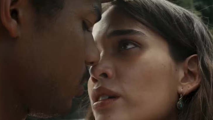 Renascer: Mariana pega João Pedro de surpresa: ‘Me beija!’ Foto em Renascer: Mariana pega João Pedro