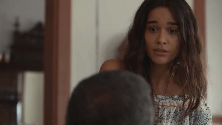 Foto em Renascer: Mariana tenta impedir