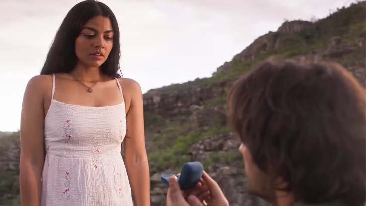 Foto em No Rancho Fundo: Artur se ajoelha