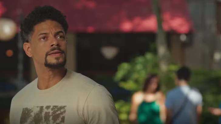 Foto em Família é Tudo: Netuno agride Tom