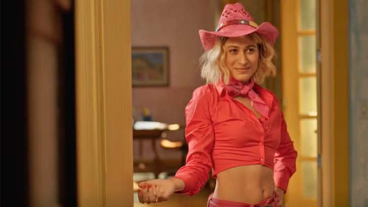 No Rancho Fundo: Blandina troca de roupa para trabalhar na Gruta Azul Foto em No Rancho Fundo: Blandina troca