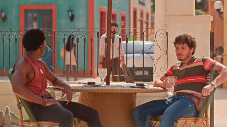 No Rancho Fundo: Aldenor desconfia de Romera, a assistente virtual Foto em No Rancho Fundo: Aldenor