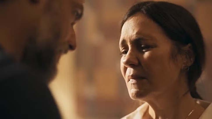 Mania de Você: Molina pede Mércia em casamento e faz pacto com amante Foto em Mania de Você: Molina pede