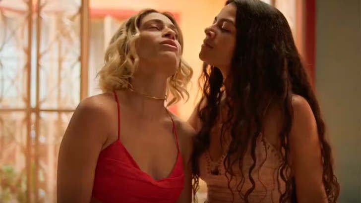 No Rancho Fundo: Quinota joga Blandina para fora de sua casa Foto em No Rancho Fundo: Quinota