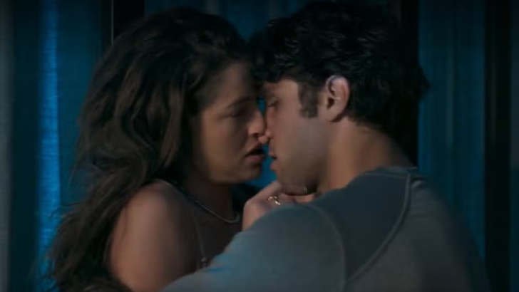 Mania de Você: Mavi leva Luma para cama eem plano de golpe Foo em Mania de Você: Mavi...