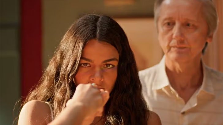 No Rancho Fundo: Quinota vê anel de turmalina paraíba na mão da mãe de Blandina Foto em No Rancho Fundo: Quinota vê anel