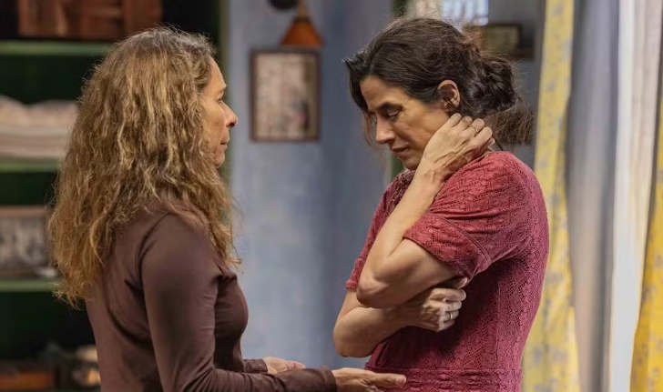 No Rancho Fundo: Tia Salete acusa Zefa de roubar sua filha Foto em No Rancho Fundo: Tia Salete