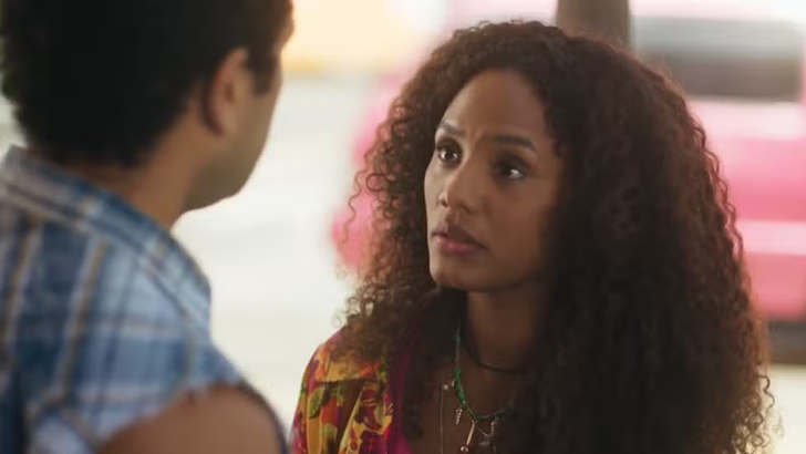 Foto em Volta Por Cima: Madá pressiona