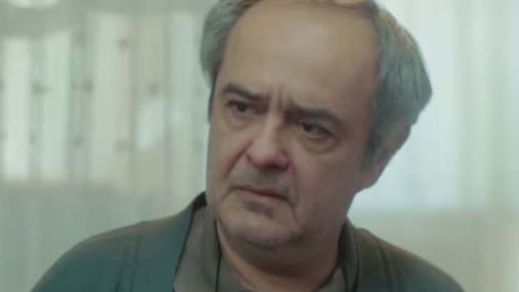 (Foto: Reprodução/Record/Força de Mulher) Foto em Força de Mulher: Enver esconde...