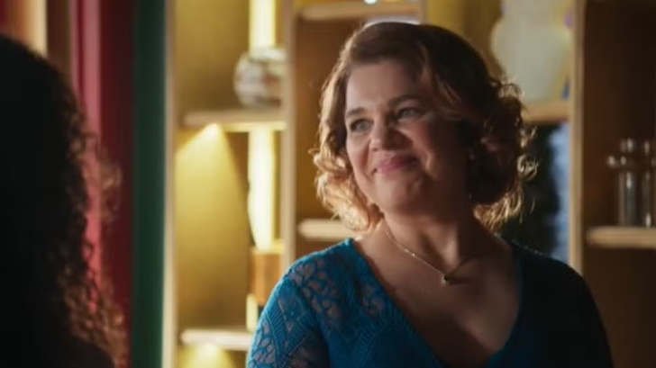 Volta por Cima: Violeta e Madá se estranham Foto em Volta por Cima: Violeta e Madá...