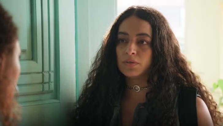 Volta por Cima: Cacá arma climão ao descobrir namoro de Madá e Jão Foto em Volta por Cima: Cacá arma