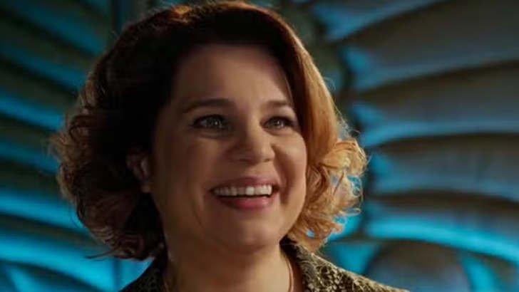 Volta por Cima: Violeta revela a Osmar que ficou com o dinheiro dele Foto em Volta por Cima: Violeta revela