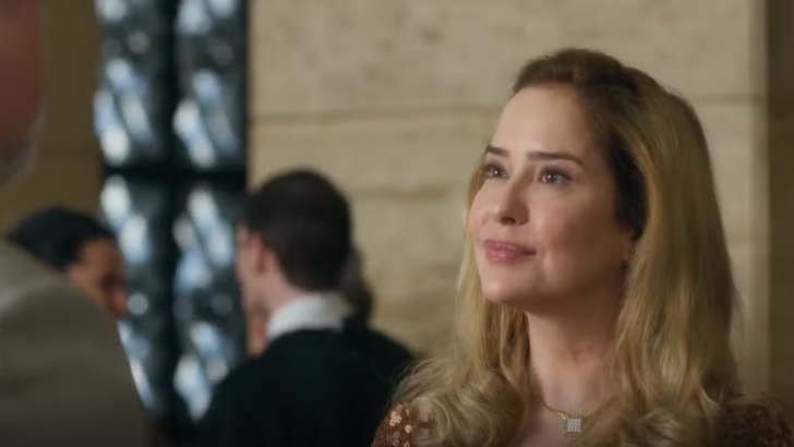 Garota do Momento: Lígia é enxotada da formatura do filho Foto em Garota do Momento: Lígia