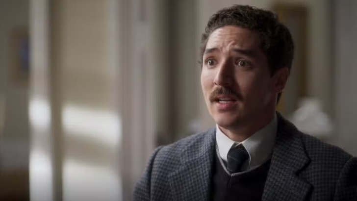 Garota do Momento, Ronaldo surta ao saber que Beto assumirá campanha de Beatriz Foto em Garota do Momento, Ronaldo surta...