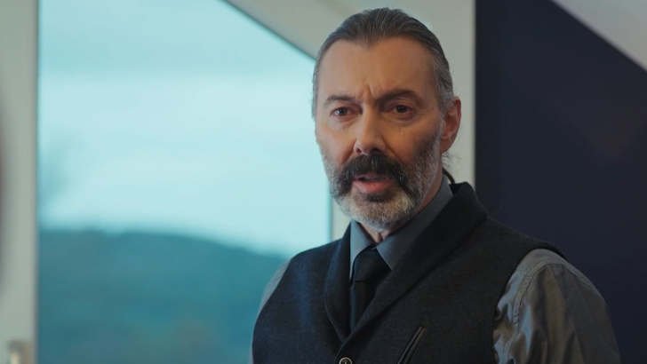 (Foto: Record TV/Força de Mulher) Foto em Força de Mulher: Nezir arma