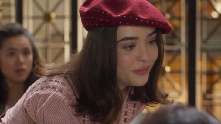 Foto em Garota do Momento: Flora 'invade' mansão