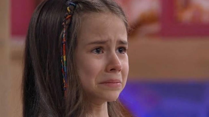 A Caverna Encantada: Lavínia corta o balanço da mãe de Anna Foto em vA Caverna Encantada: Lavínia corta o balanço