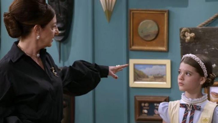 (Foto: SBT/A Caverna Encantada) Foto em A Caverna Encantada: Lavínia leva bronca