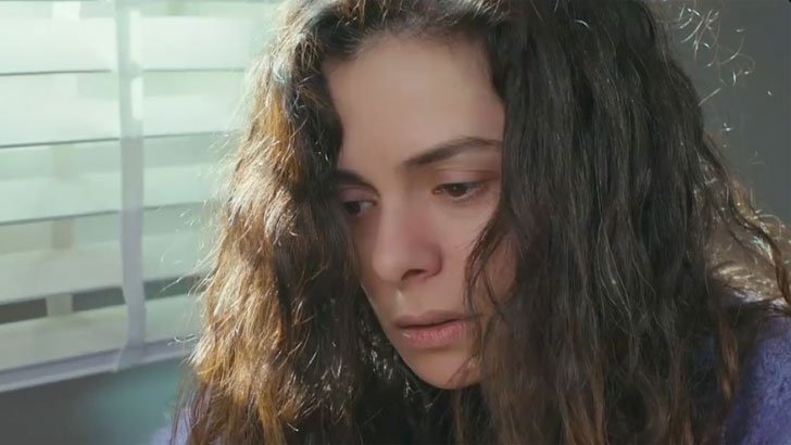 Força de Mulher: Presente de Nezir deixa Bahar em choque Foto em Força de Mulher: Presente de Nezir