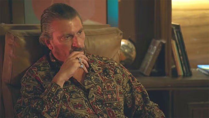 Volta por Cima: Osmar se desespera com plano de Violeta Foto em Volta por Cima: Osmar se desespera