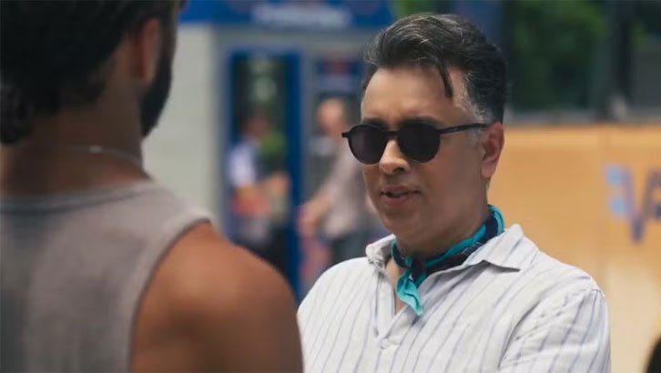 Volta por Cima: Gigi é barrado pelo capanga de Gerson Foto em Volta por Cima: Gigi é barrado