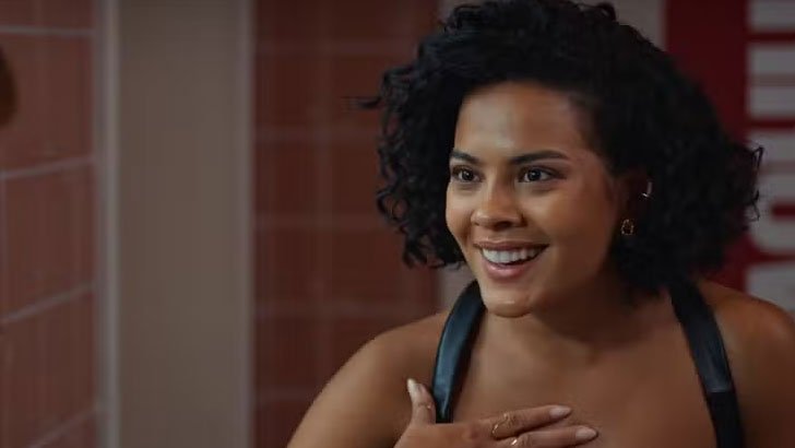 Foto em Vale Tudo: Maria de Fátima ganha carona