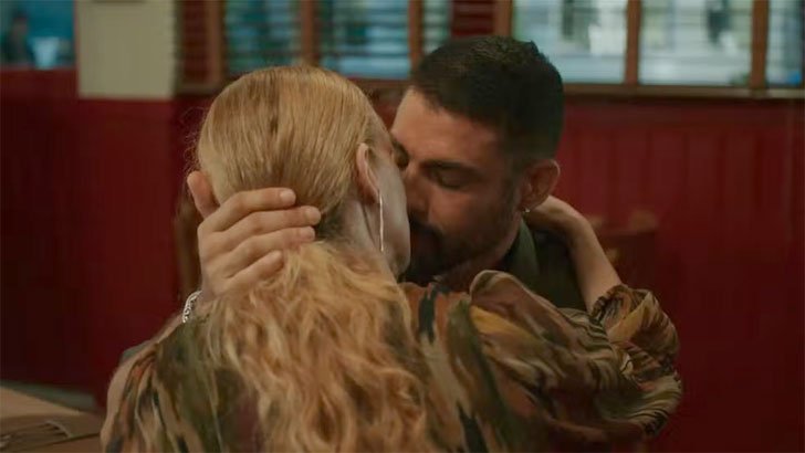 Foto em Vale Tudo: Maria de Fátima flagra César