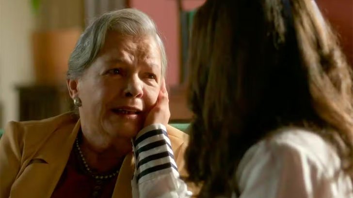 Garota do Momento: Arlete visita Bia após cirurgia Foto em Garota do Momento: Arlete visita Bia após cirurgia