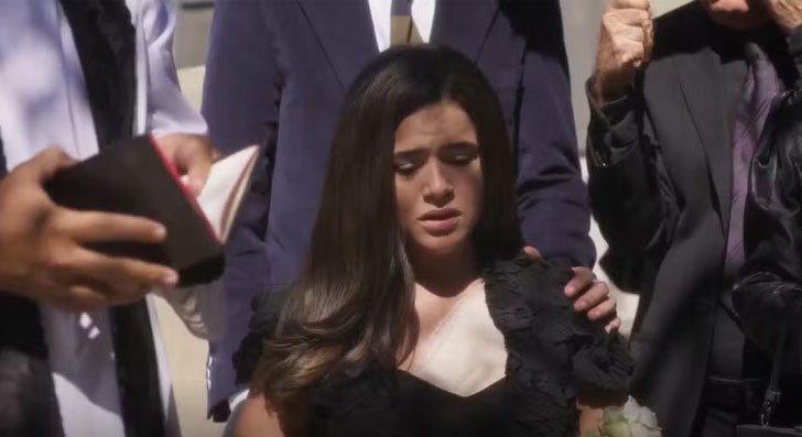 Garota do Momento: Bia surpreende Arlete em enterro de Valéria Foto em Garota do Momento: Bia surpreende Arlete em enterro de Valéria