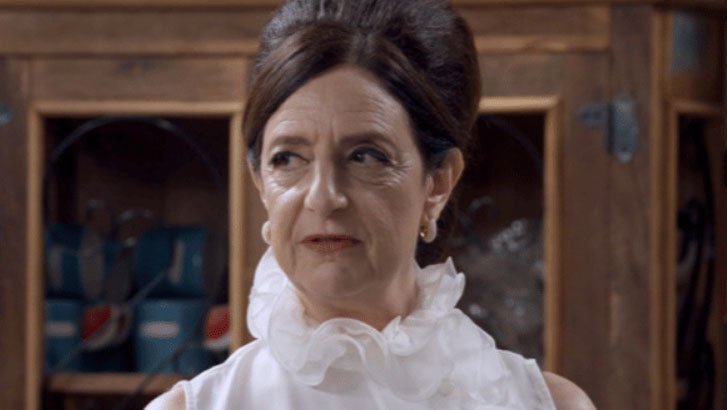 (Foto: SBT/A Caverna Encantada) Foto em A Caverna Encantada: Norma prende Anna num quartinho