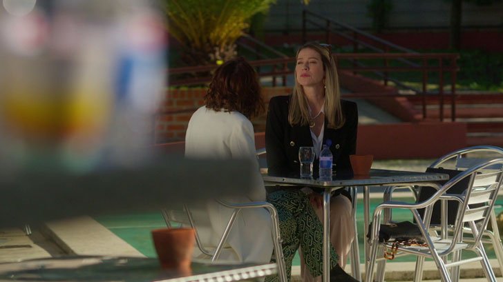 (Foto: TV Brasil/Sangue Oculto) Foto em Sangue Oculto: Carolina flagra Vanda e Carmo juntas