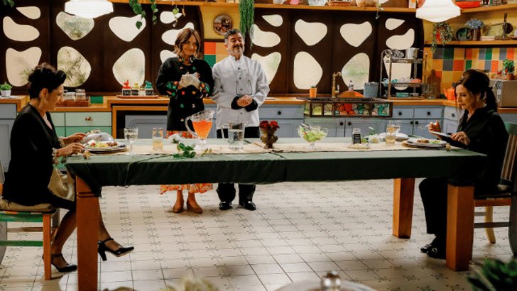 (Foto: SBT/A Caverna Encantada) Foto em A Caverna Encantada: Norma e Perpétua se desentendem no almoço