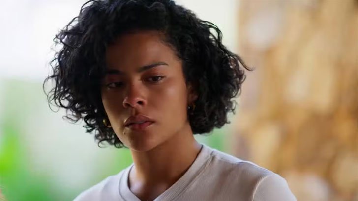 (Foto: TV Globo/Vale Tudo) Foto em Vale Tudo: Fátima rouba os documentos de Sarita