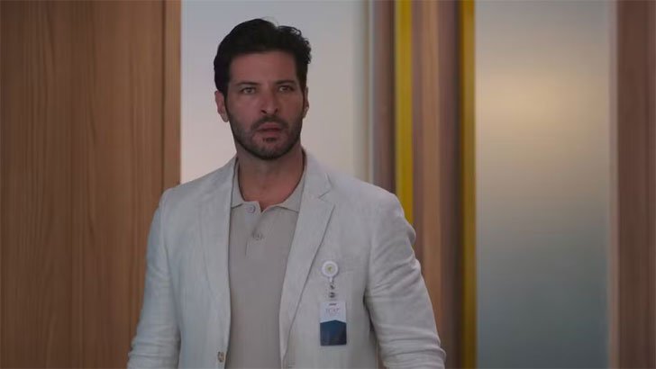 (Foto: TV Globo/Vale Tudo) Foto em Vale Tudo: Walter flagra Odete aos beijos com outro