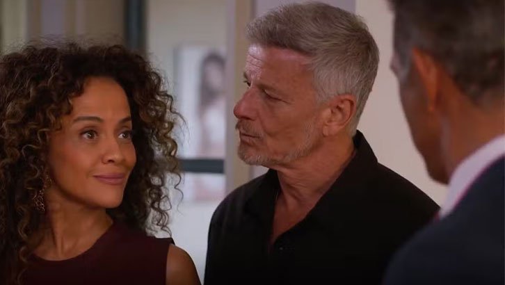 (Foto: TV Globo/Dona de Mim) Foto em Dona de Mim: Jaques flagra Tânia com Ricardo