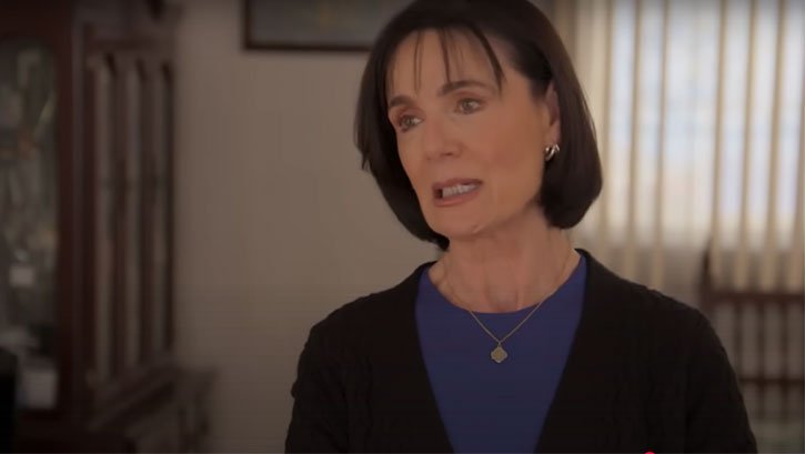 (Foto: Televisa/SBT/As Filhas da Senhora Garcia) Foto em As Filhas da Senhora Garcia: Rocío garante a Ofélia que Luis é muito perigoso