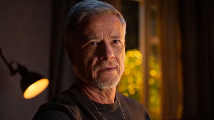 (Foto: TV Globo/Dona de Mim) Foto em Dona de Mim: Jaques relembra Olívia, a primeira esposa de Abel