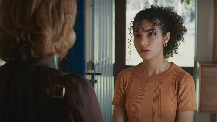 (Foto: TV Globo/Vale Tudo) Foto em Vale Tudo: Odete no limite enquadra Ana Clara