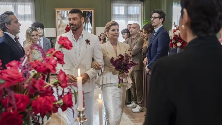 (Foto: TV Globo/Vale Tudo) Foto em Vale Tudo: Crime de César é divulgado na hora do casamento