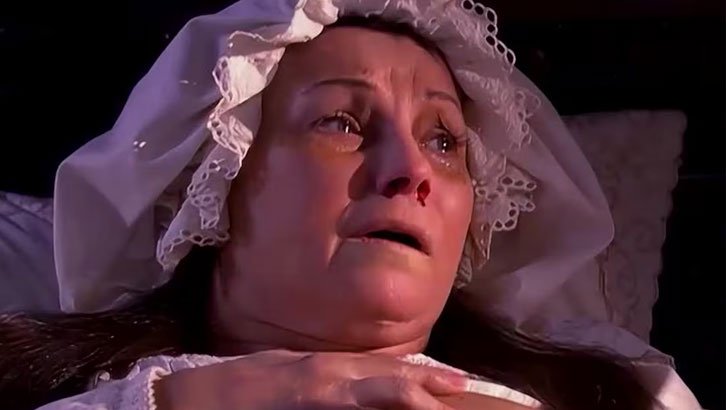 Foto em A Escrava Isaura: Gertrudes pede que Almeida proteja Isaura