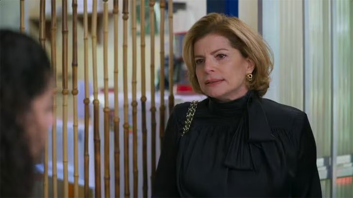 Foto em Vale Tudo: Odete coloca Ana Clara contra a parede