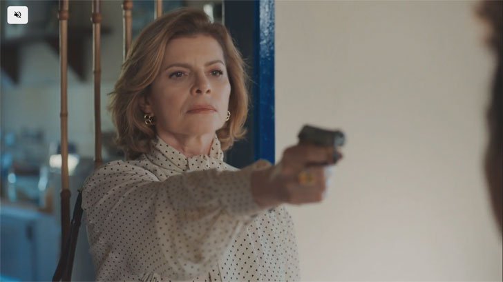 (Foto: TV Globo/Vale Tudo) Foto em Vale Tudo: Odete atira em Ana Clara após ser ameaçada